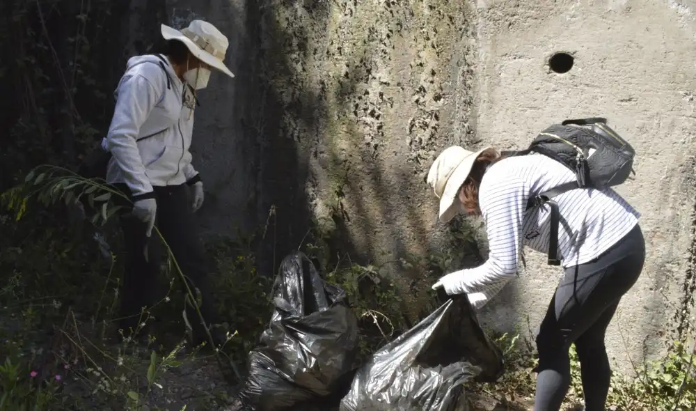 Jóvenes voluntarios realizaron el recojo de gran cantidad de residuos. Foto: Municipalidad de Arequipa