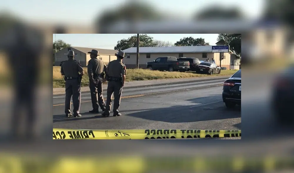 La Policía encontró al menos dos pistolas y un rifle junto al sujeto. Foto: AFP/referencial
