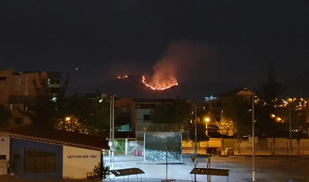 Serenos y pobladores de la zona intentaron en vano sofocar las llamas. Foto: La República