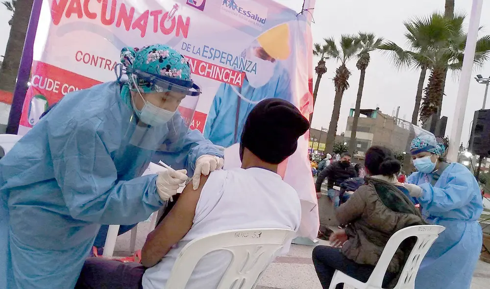 Todas las vacunas son efectivas. Las personas viajan a Ica por las dosis del laboratorio Pfizer. Esto no debe ser así. Foto: difusión Todas las vacunas son efectivas. Las personas viajan a Ica por las dosis del laboratorio Pfizer. Esto no debe ser así. Foto: difusión