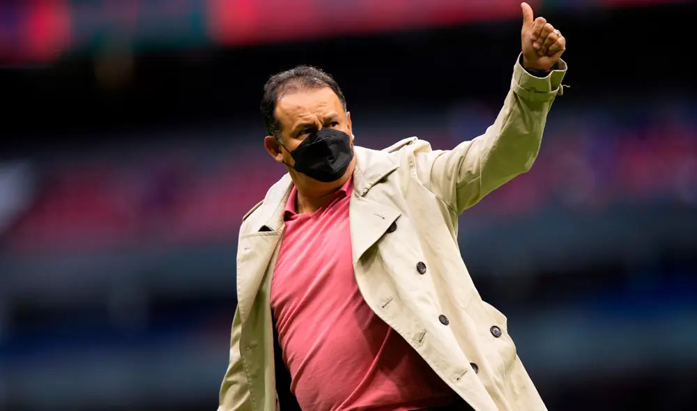 Juan Reynoso ganó la última edición de la Liga MX con Cruz Azul. Foto: EFE Juan Reynoso ganó la última edición de la Liga MX con Cruz Azul. Foto: EFE