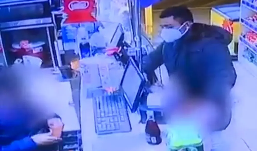 Algunos billetes son "demasiado idénticos" a los reales, dijo el dueño del local. Foto: captura América TV