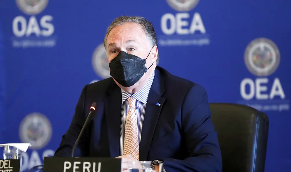El representante permanente de Perú ante la OEA, Harold Forsyth, brindó las declaraciones tras la intervención del presidente Pedro Castillo. Foto: Presidencia