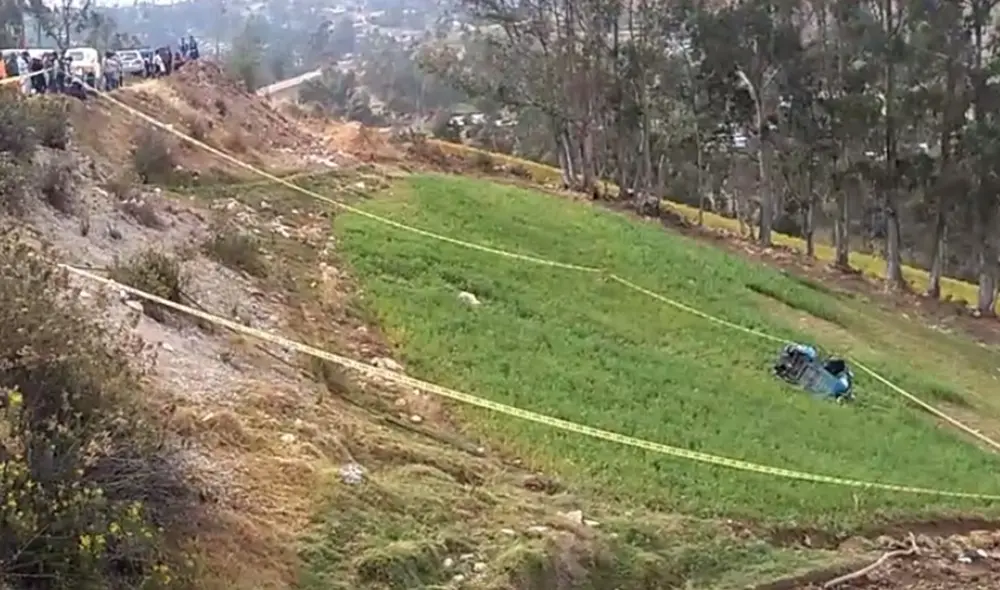 Mototaxi se despistó y volcó debido a que conductor se habría quedado dormido. Foto: captura video Portada.pe