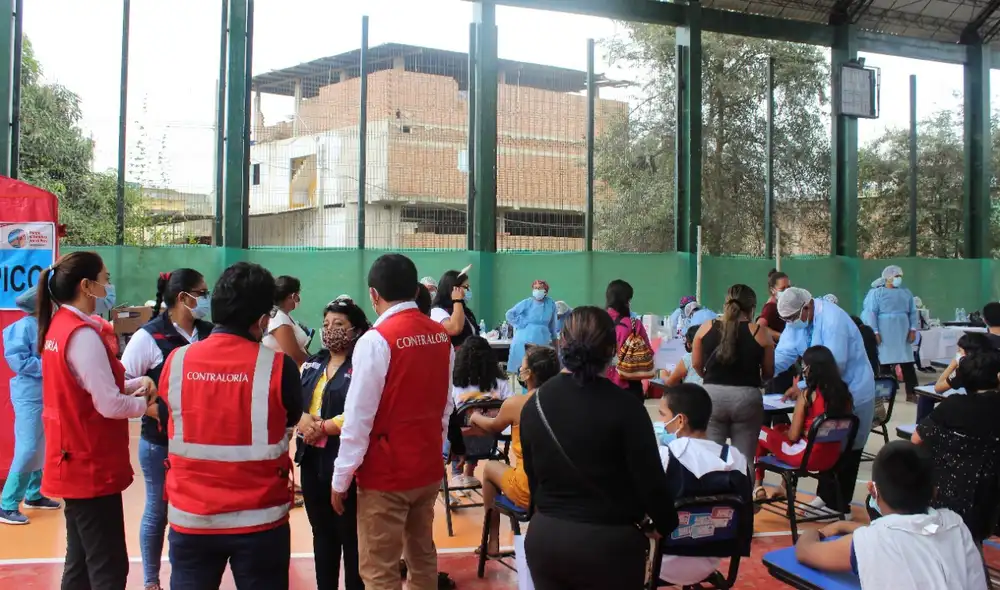 Vacunación de menores de 18 causó aglomeración. Foto: Contraloría Vacunación de menores de 18 causó aglomeración. Foto: Contraloría