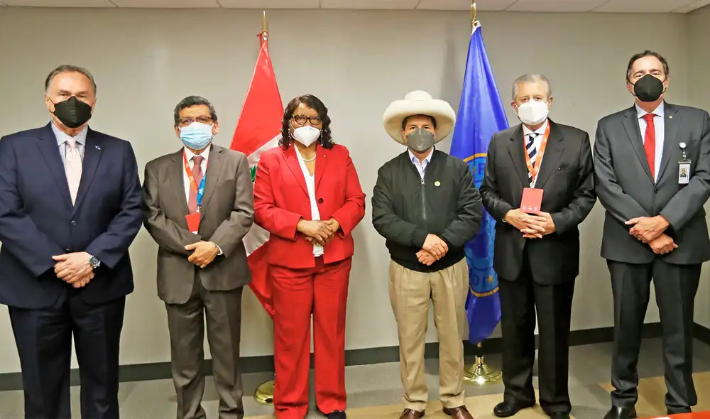 Castillo y los ministros de Salud y Relaciones Exteriores tuvieron una reunión con la directora de la OPS. Foto: Presidencia del Perú Castillo y los ministros de Salud y Relaciones Exteriores tuvieron una reunión con la directora de la OPS. Foto: Presidencia del Perú