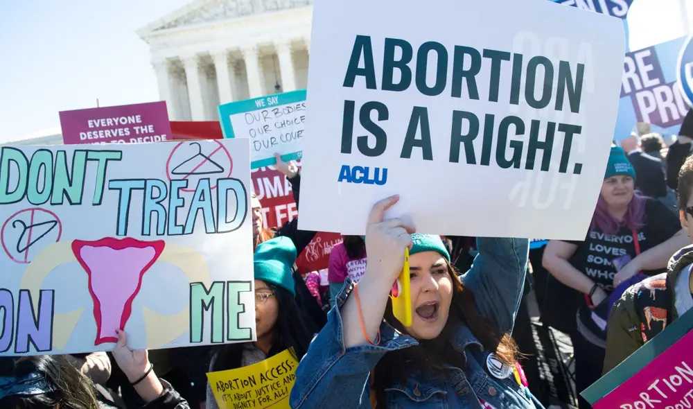 Los grupos a favor del derecho de la mujer al aborto se congregaron en diferentes ciudades de Texas para expresar su disconformidad con la nueva ley que restringe el aborto en dicho estado. Foto: AFP
los activistas