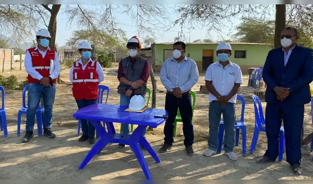 Ceremonia de entrega de terreno para rehabilitación de camino vecinal en Olmos. Foto: ARCC.