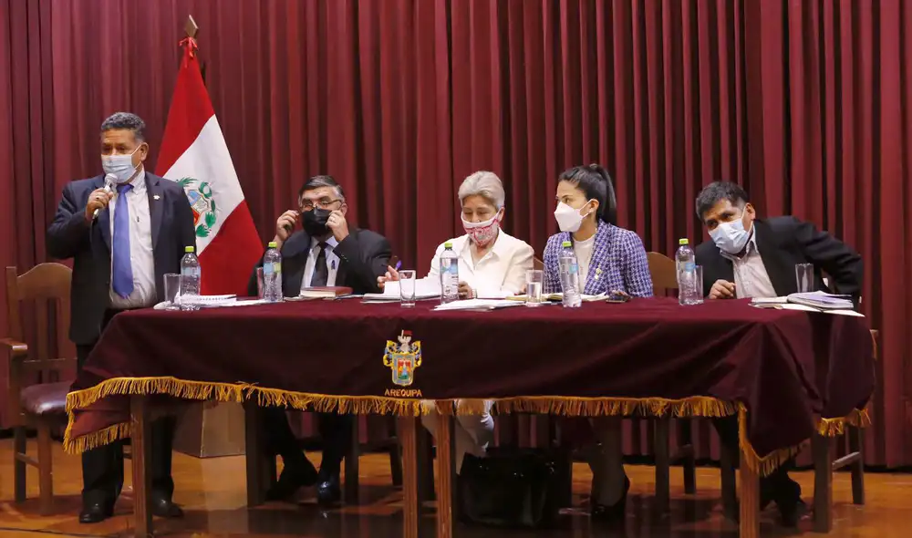 ¿Lo harán? Bancada de congresistas de Arequipa prometen ayudar a concluir proyectos postergados por años en la región.