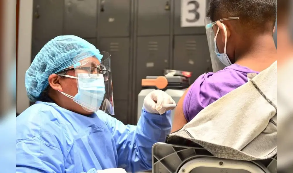 Siguieron. En Tacna inmunizaron el fi n de semana a menores. Siguieron. En Tacna inmunizaron el fi n de semana a menores.