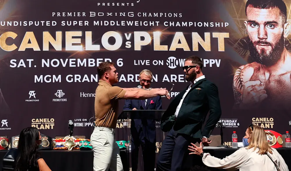 Canelo Álvarez y Caleb Plant se verán las caras en el ring el próximo 6 de noviembre. Foto: AFP