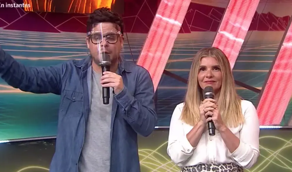 Los conductores de Esto es guerra se mostraron tranquilos al hablar sobre Elías Montalvo, ya que el joven salió caminando del set. Foto: Captura / América TV Los conductores de Esto es guerra se mostraron tranquilos al hablar sobre Elías Montalvo, ya que el joven salió caminando del set. Foto: Captura / América TV