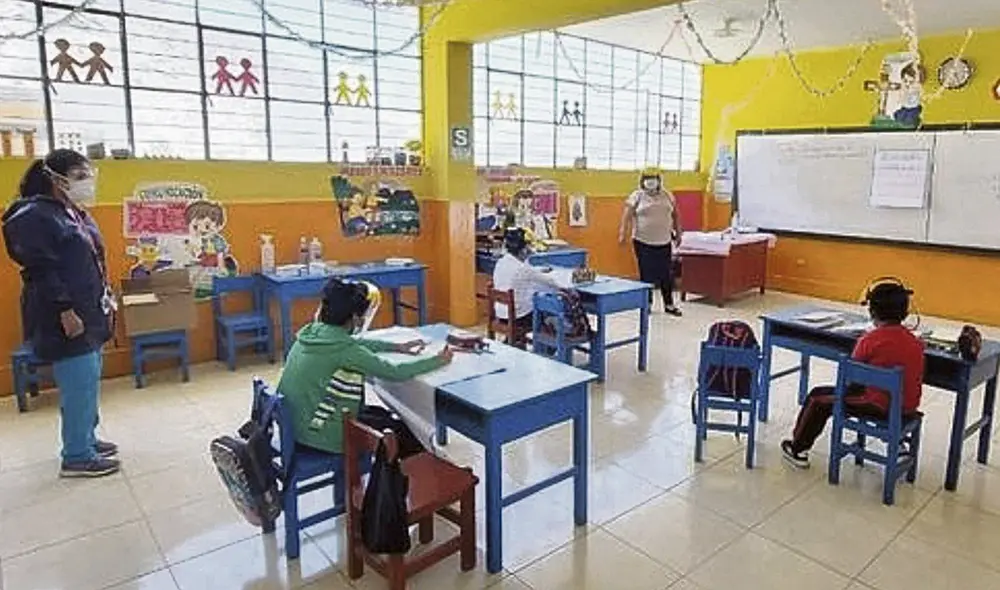 Presentes. Clases seguirán siendo semipresenciales en el 2022. El regreso será por etapas. Foto: difusión