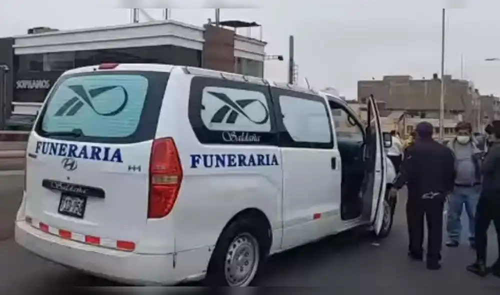 Cuerpos fueron llevados a la morgue central de Trujillo: Foto captura video Hoy Noticias Cuerpos fueron llevados a la morgue central de Trujillo: Foto captura video Hoy Noticias