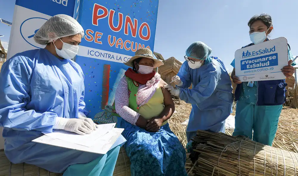 Las islas flotantes Los Uros están situadas a 4 mil metros de altura. Foto: Essalud Las islas flotantes Los Uros están situadas a 4 mil metros de altura. Foto: Essalud