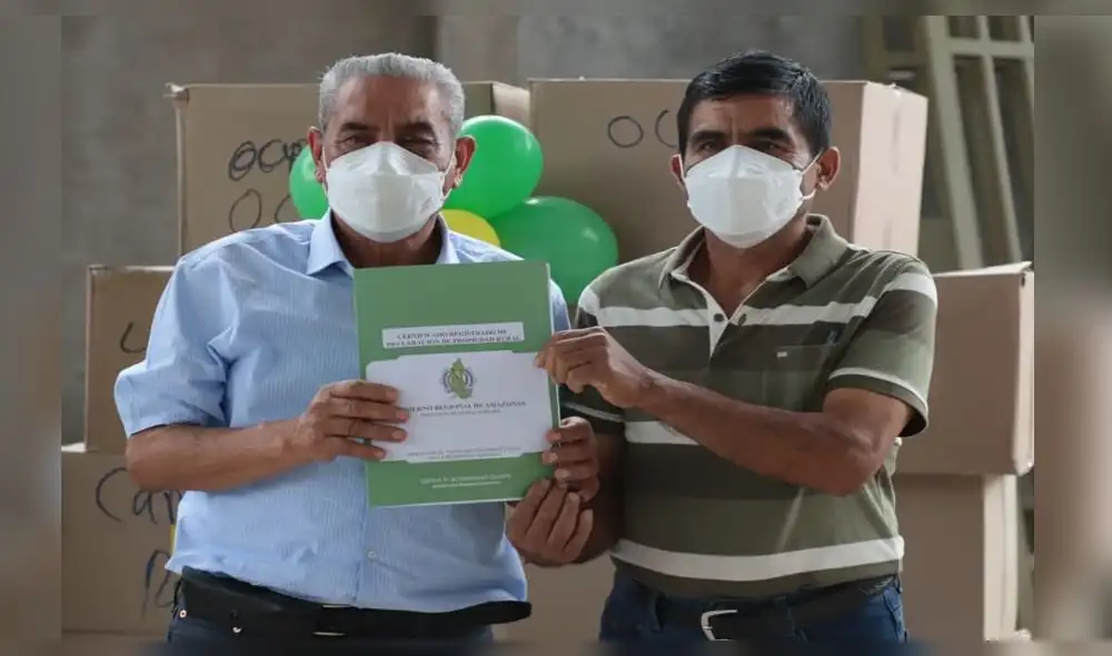 El gobernador regional de Amazonas indicó que ha dispuesto que, a través de la Dirección Regional de Agricultura, se continúe trabajando en la formalización de más predios rurales. Foto: Gobierno Regional de Amazonas