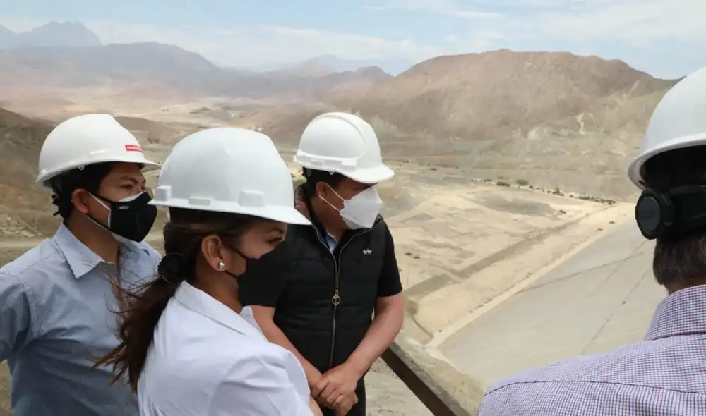Legisladora Magaly Ruiz presentó una moción para una mesa multipartidaría. Foto: Vicente Cortéz Legisladora Magaly Ruiz presentó una moción para una mesa multipartidaría. Foto: Vicente Cortéz