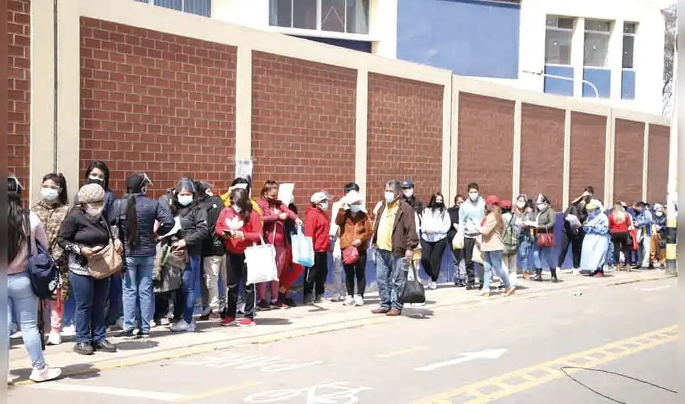Los adolescentes ya pueden vacunarse en Tacna. Foto: La República Los adolescentes ya pueden vacunarse en Tacna. Foto: La República