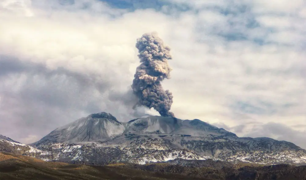 El volcán Sabancaya es el único del Perú que actualmente está en erupción. Foto: Andina El volcán Sabancaya es el único del Perú que actualmente está en erupción. Foto: Andina