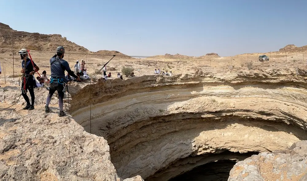 El Equipo de Exploración de Cuevas de Omán encontró serpientes, animales muertos y perlas de la cueva, pero no había señales de lo sobrenatural. Foto: AFP