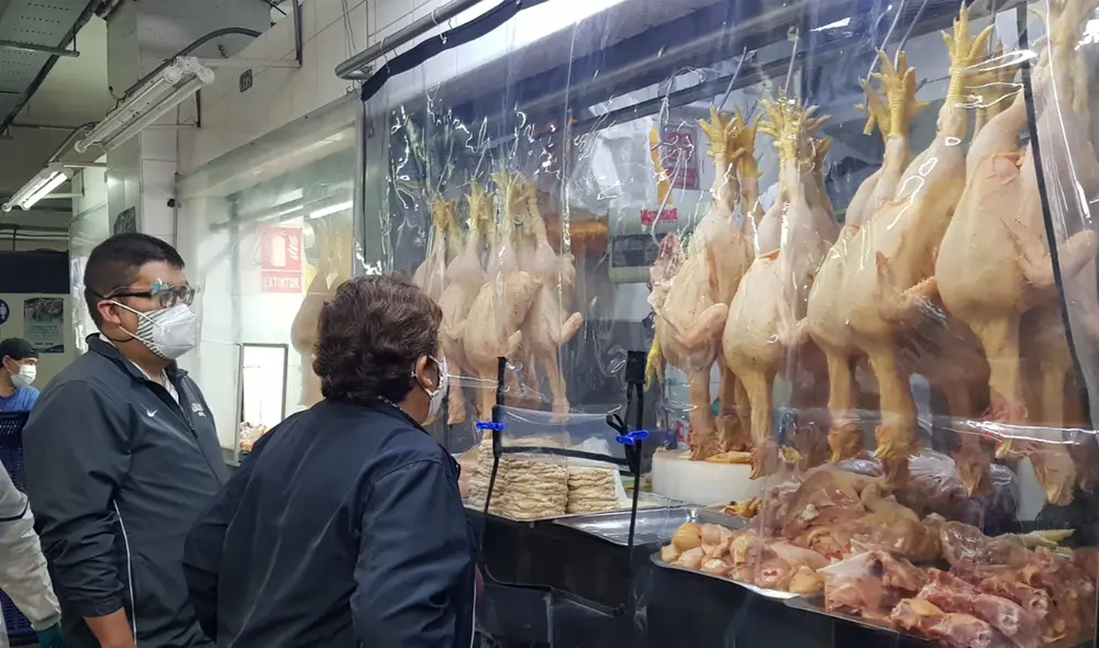 Tras varios meses de subida, el precio del pollo da señales de baja en los mercados minoristas. Foto: GLR