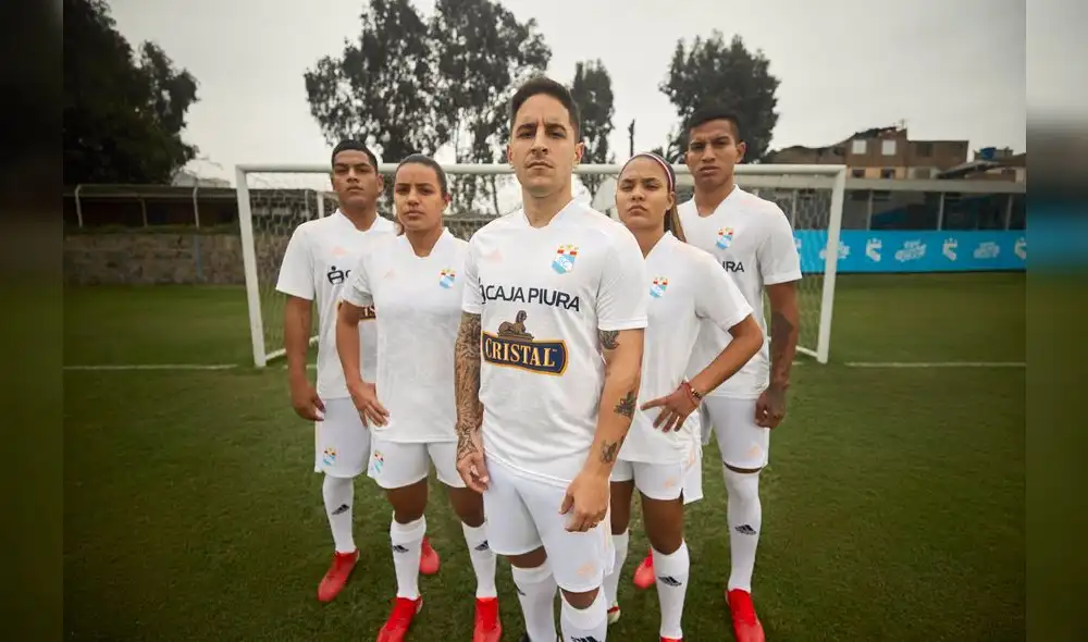 Sporting Cristal presenta nueva indumentaria que es completamente blanca. Foto: Sporting Cristal/Twitter
