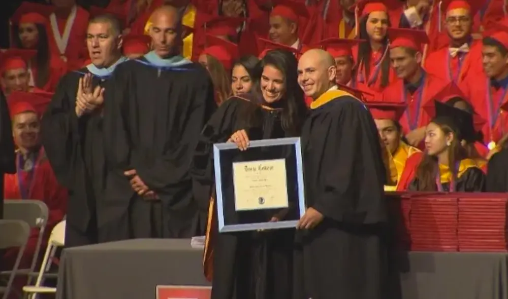 Pitbull, el cantante con raíces cubanas recibe un doctorado honoris causa. Foto: Doral College Pitbull, el cantante con raíces cubanas recibe un doctorado honoris causa. Foto: Doral College