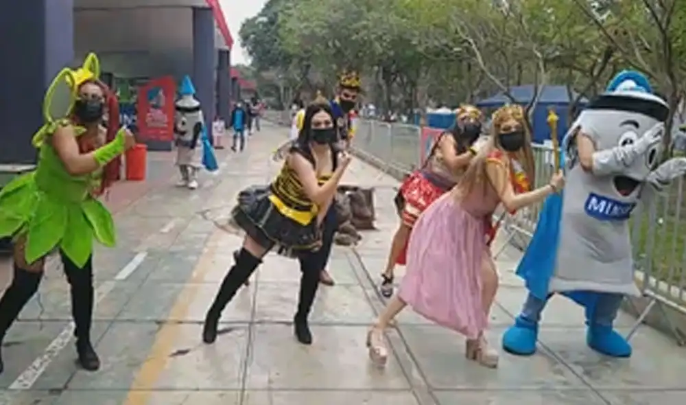 Jóvenes de 23 años a más siguen siendo vacunados contra la COVID-19. Minsa aún no baja a otros grupos de edad. Foto: Minsa