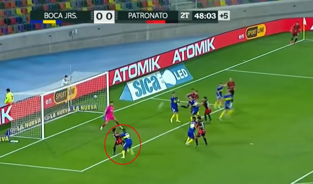 La acción de Advíncula pudo haber cambiado la historia del partido. Foto: captura de video/TyC Sports