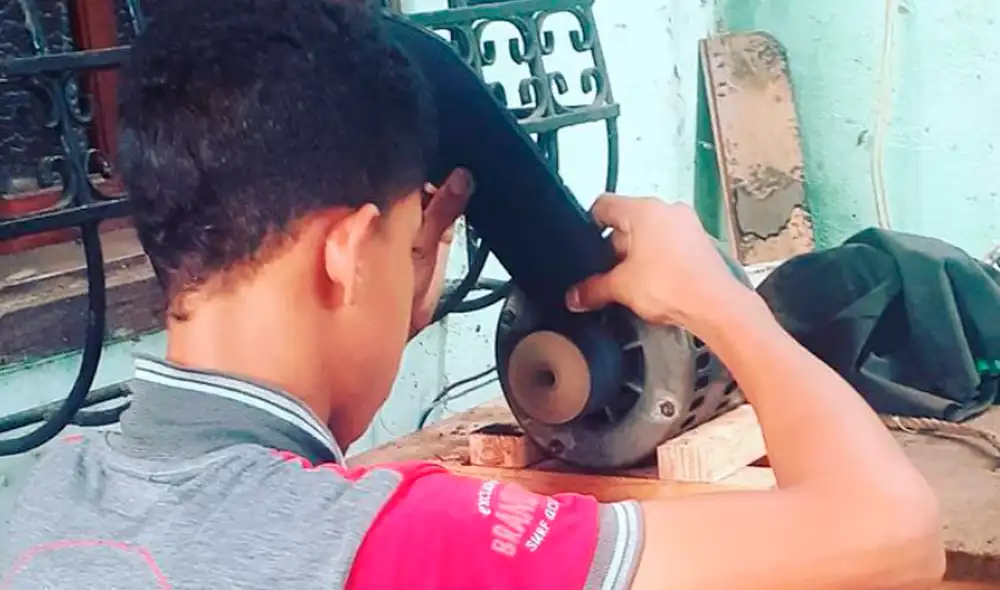 Andrés vende sus sandalias entre cinco y seis dólares en ciudades cómo Bolívar, Caracas y Valencia. Foto: Andrés López/Instagram Andrés vende sus sandalias entre cinco y seis dólares en ciudades cómo Bolívar, Caracas y Valencia. Foto: Andrés López/Instagram