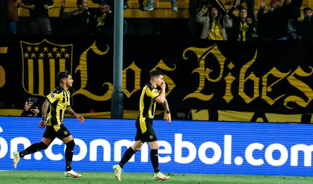 Peñarol vs. Atlético Paranaense: el 'Canario' puso el empate. Foto: Twitter