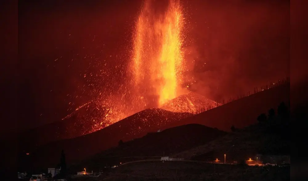 El volcán Cumbre Vieja estalló el 19 de septiembre en el sur de La Palma, una de las siete islas que conforman el archipiélago canario frente a la costa de Marruecos. Foto: AFP