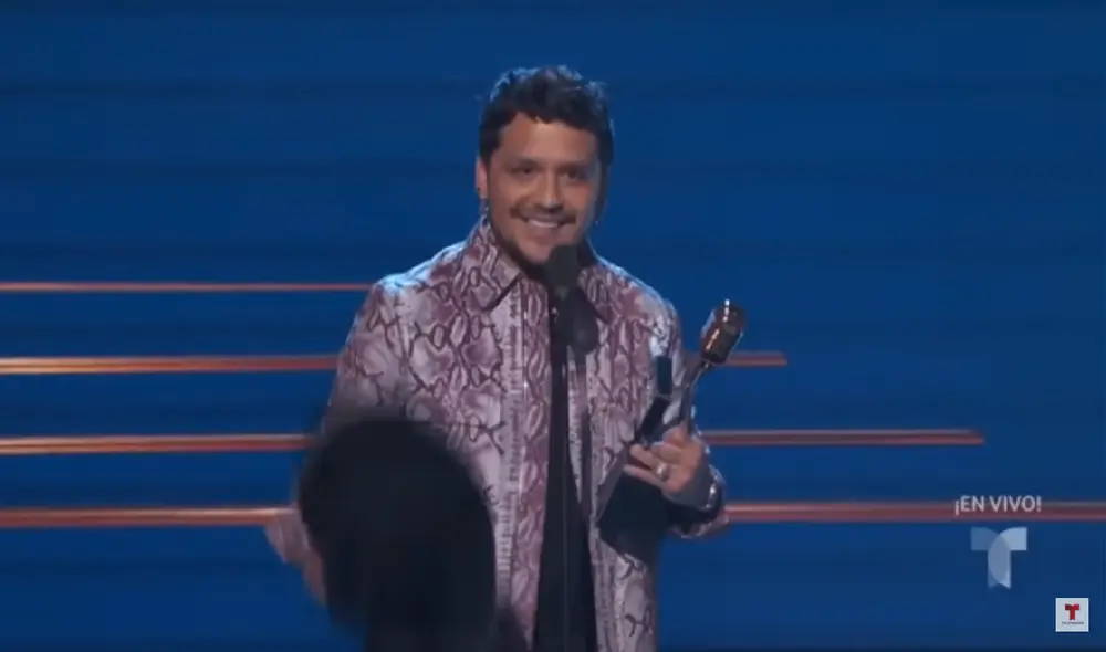 Christian Nodal presenta videoclip de su nueva canción "La sinvergüenza", dirigida por Belinda. Foto: Canal de YouTube de Telemundo Entretenimiento