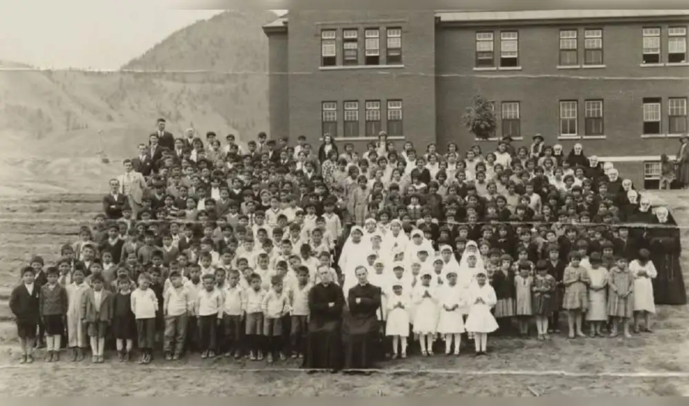 La escuela Kamloops, en 1937, tenía capacidad para albergar hasta 500 niños. Foto: BBC