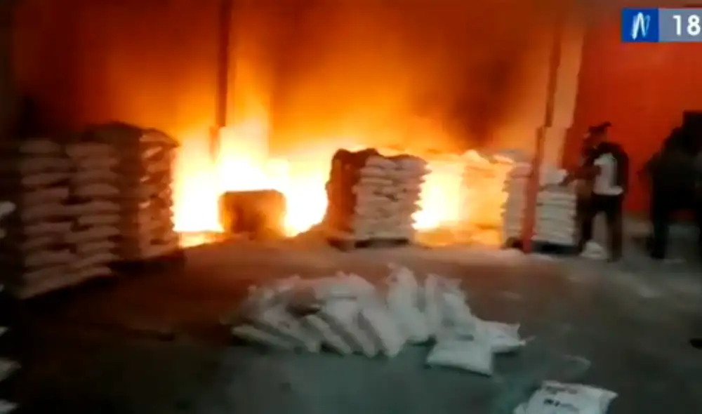 El comandante Mario Casaretto indicó que la congestión vehícular por la zona es un impedimento para atender la emergencia. Foto: Captura Canal N