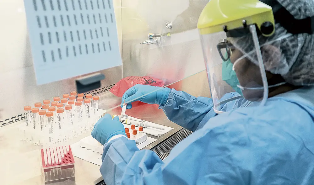 Vigilancia. El INS continúa investigando a las variantes. Foto: Aldair Mejía / La República