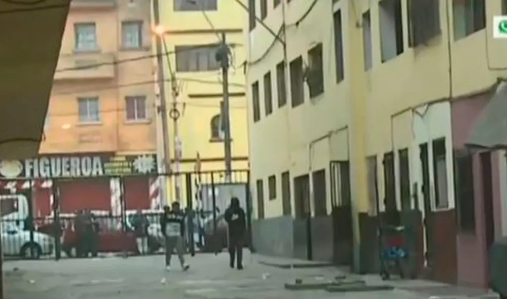 El pasaje Pizarro en La Victoria fue escenario de un nuevo acto de inseguridad ciudadana. Foto: captura América Noticias