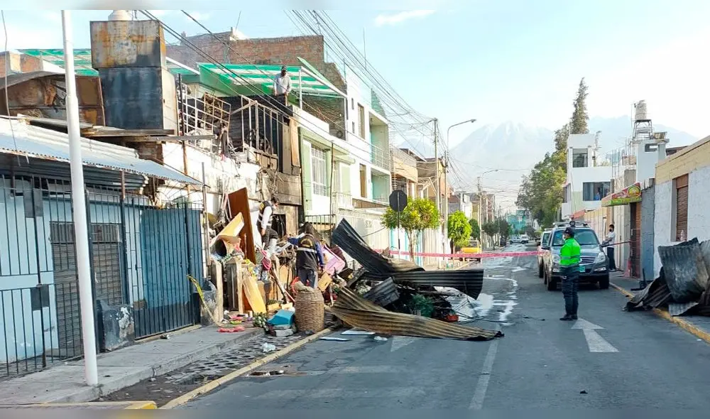 Incendio se desató en el distrito de José Luis Bustamante y Rivero. Foto: La República / Abad Ventura