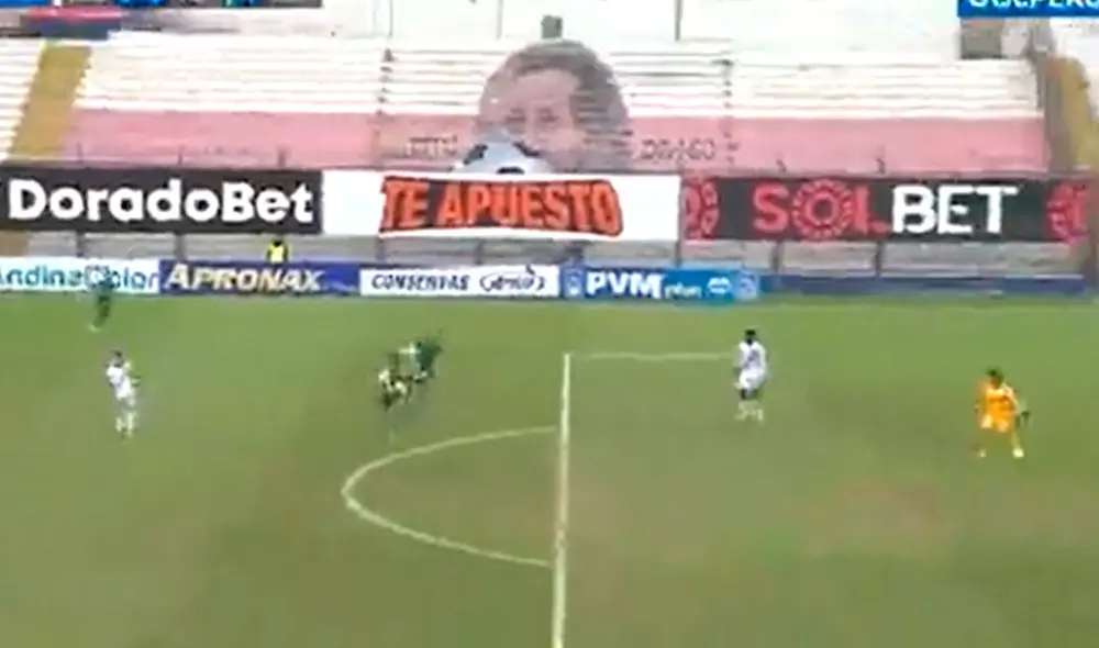 Fergonzi casi sorprende a Campos de larga distancia. Foto: captura Gol Perú