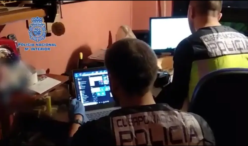 Denuncia ante la Policía. Quien almacene y/o distribuya este tipo de imágenes de menores incurriría en la comisión de un delito. Foto: Policía Nacional de España Denuncia ante la Policía. Quien almacene y/o distribuya este tipo de imágenes de menores incurriría en la comisión de un delito. Foto: Policía Nacional de España
