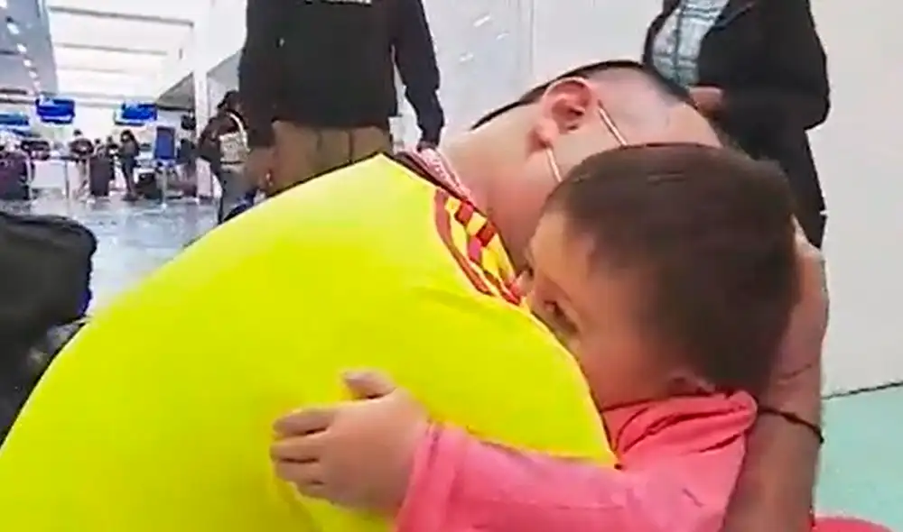 “Es una felicidad muy grande recibir a mi hijo", manifestó el padre del menor. Foto: captura de Noticias Caracol “Es una felicidad muy grande recibir a mi hijo", manifestó el padre del menor. Foto: captura de Noticias Caracol