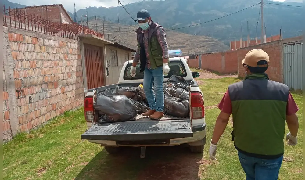 Personal de comuna distrital realizó el levantamiento de cuerpos. Foto: Municipalidad de Saylla