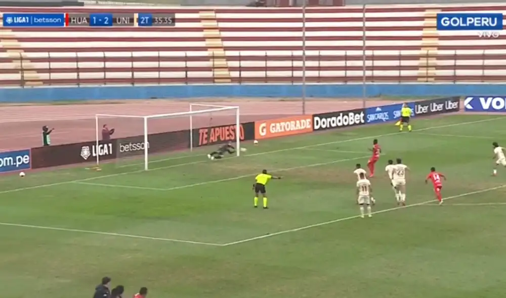 José Carvallo atajó dos penales ante Sport Huancayo. Foto: Captura GolPerú José Carvallo atajó dos penales ante Sport Huancayo. Foto: Captura GolPerú