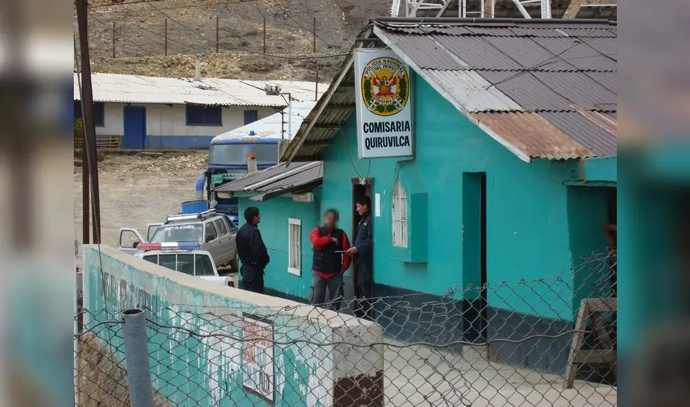 Afectados llegaron a la Comisaría de Quiruvilca para poner la denuncia de asalto. Foto. difusión Afectados llegaron a la Comisaría de Quiruvilca para poner la denuncia de asalto. Foto. difusión