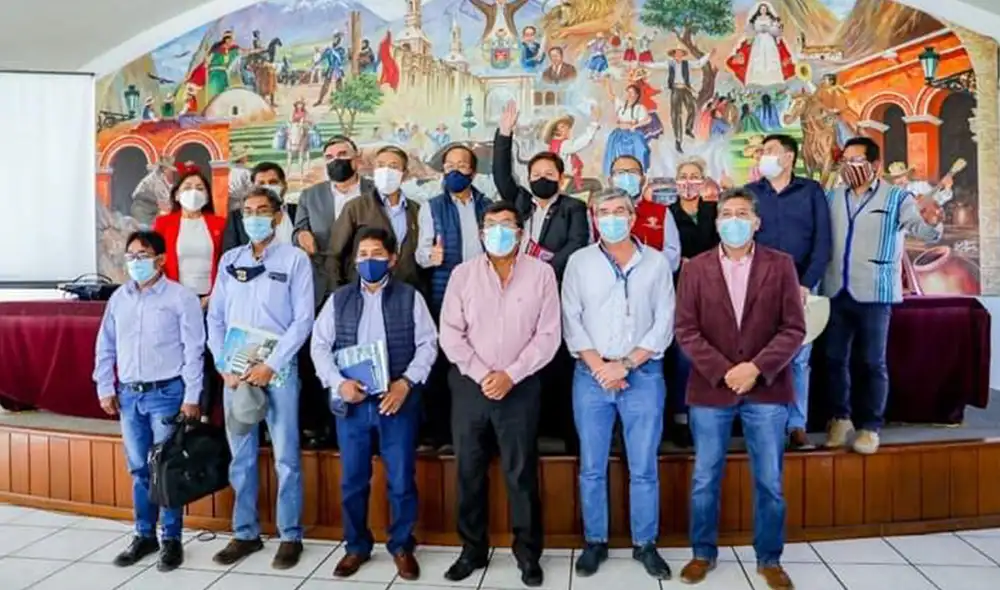 Alcaldes se reunieron con Guido Bellido este domingo 26 de setiembre. Foto: Municipalidad de Arequipa Alcaldes se reunieron con Guido Bellido este domingo 26 de setiembre. Foto: Municipalidad de Arequipa