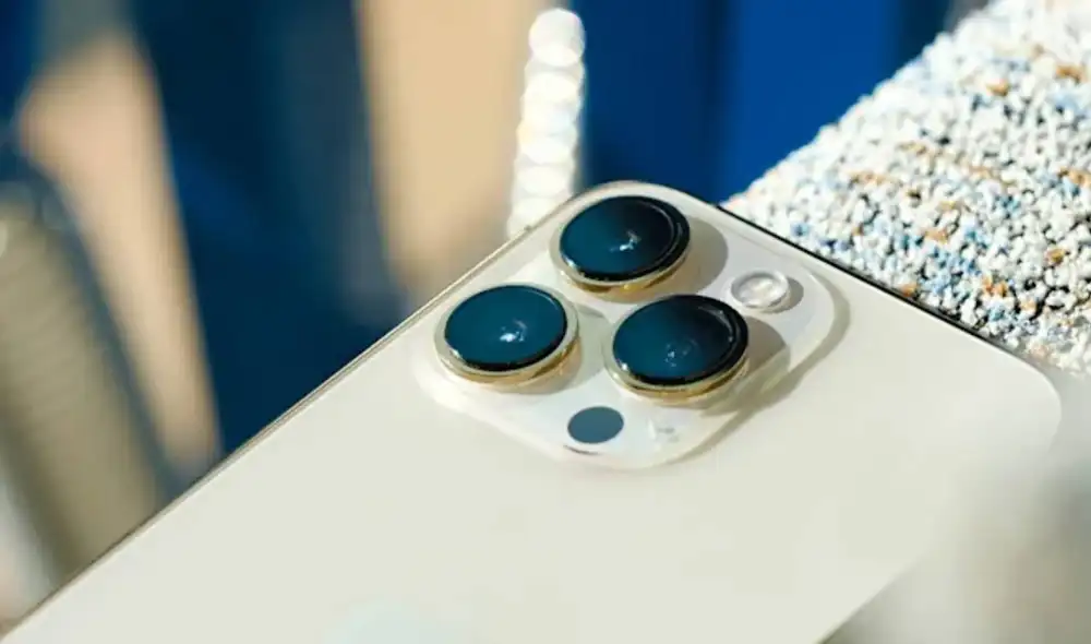 En 2010, Apple hizo silencio completo sobre los rumores de que el iPhone 4 cambiaría por completo el diseño de la serie. ¿Ocurrirá lo mismo ahora? Foto: Engadget