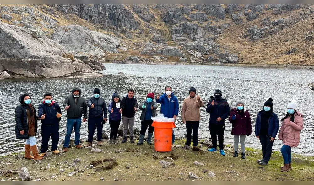 Siembra de alevines de trucha en lagunas de Aija en la región Áncash. Foto: GORE Áncash Siembra de alevines de trucha en lagunas de Aija en la región Áncash. Foto: GORE Áncash