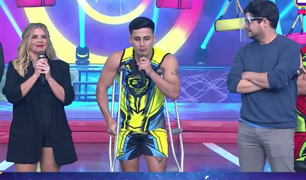 Elías Montalvo volvió al reality de América ayudado por muletas. Foto: captura América TV Elías Montalvo volvió al reality de América ayudado por muletas. Foto: captura América TV