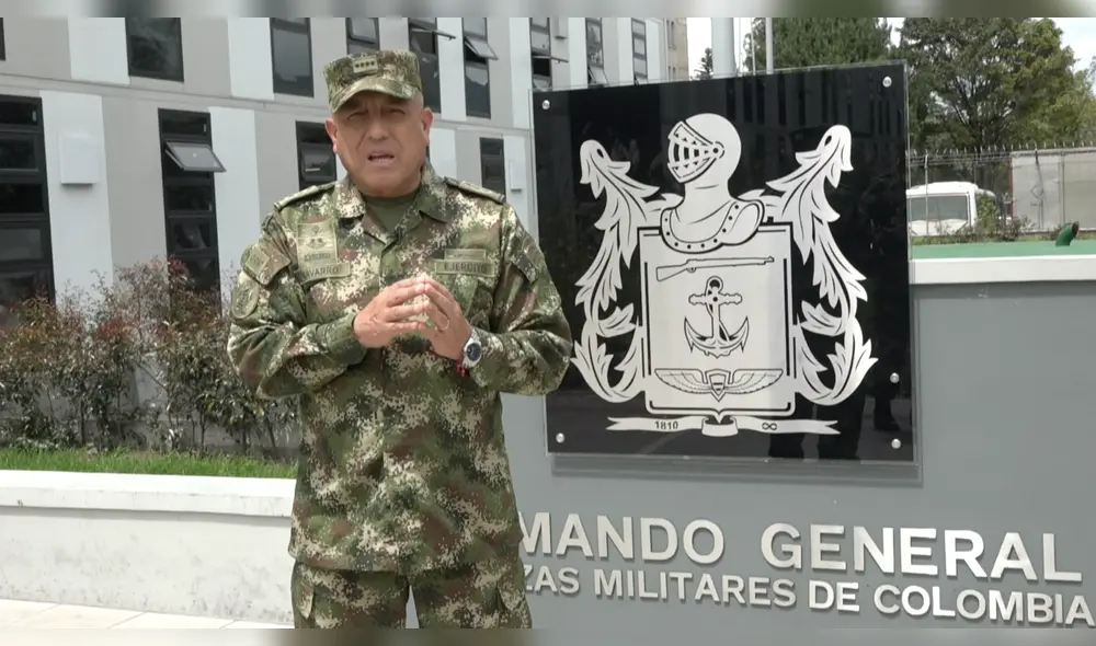 "En este momento, tenemos parcialmente la muerte en desarrollo de operaciones militares de 10 bandidos de esta organización y hay una incautación importante material de guerra y intendencia", señaló Luis Fernando Navarro, comandante del ejército colombiano. Foto: AFP
