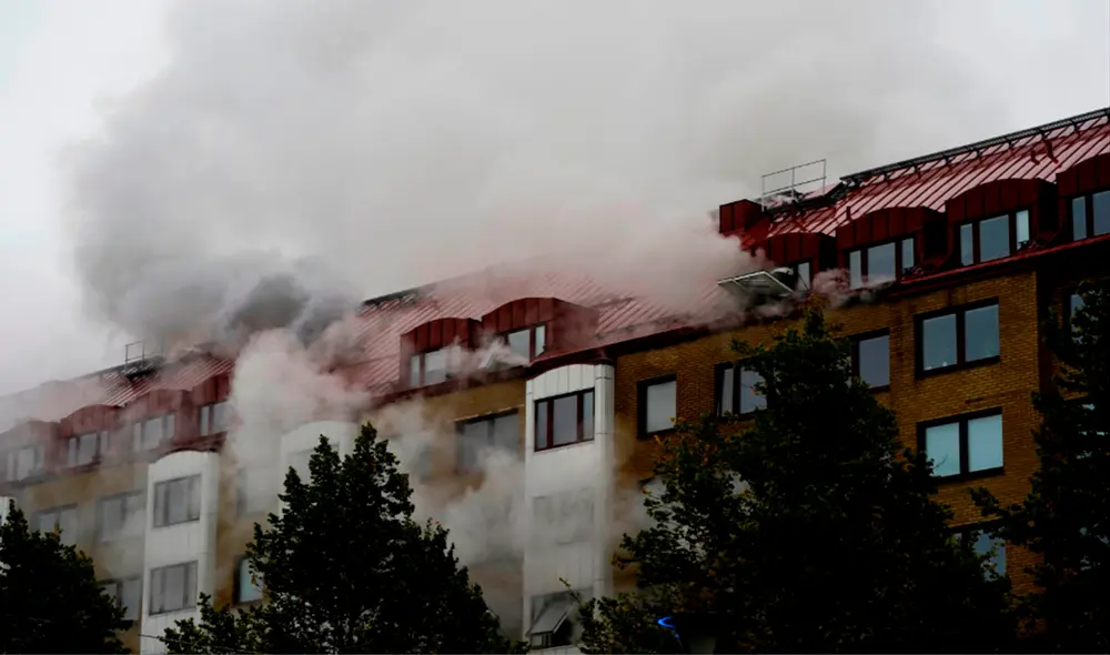 El incendió ocurrió poco antes de las 05.00 horas en el distrito de Annedal. Foto: EFE El incendió ocurrió poco antes de las 05.00 horas en el distrito de Annedal. Foto: EFE